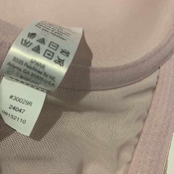 SPANX Undie-tectable Lightly Lined. NWT BRA. 32D - Picture 8 of 8